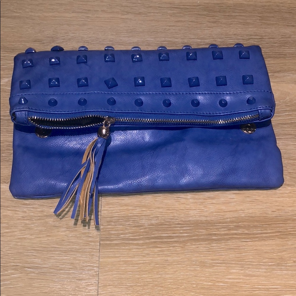 STUDDED CLUTCH